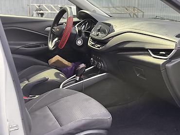 Chevrolet: Chevrolet Onix: 2020 г., 1.2 л, Бензин — 9