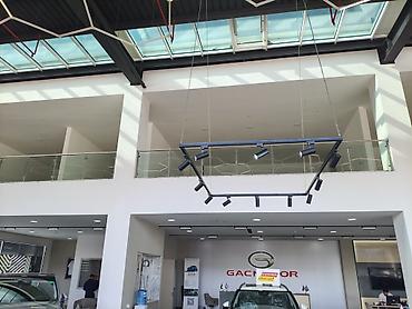 zig store evlər: İcarəyə avtosalon / geniş kommersiya obyektı Müasir dizayna malik — 2