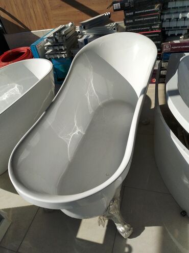 Duş üçün kranlar: Fristandarda quraşdırılan akril vanna - Tip: Müstəqil (freestanding)