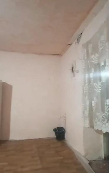1 bedroom: Сдается комната в доме, без отопления, без условий 7 тысяч сом оплата — 4