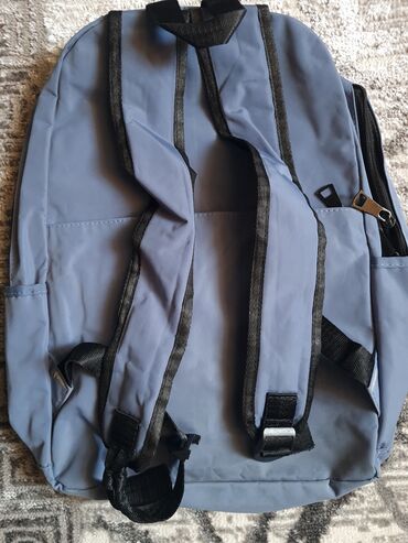 Məktəb çantaları: 1 ci Tactical 25 manat 2 ci Boz rəngli 25 manat 3 cü Qəhvəyi rəngli 15 — 9