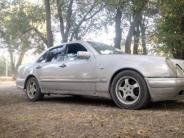 машина ауди: Mercedes-Benz E-Class: 2000 г., Седан