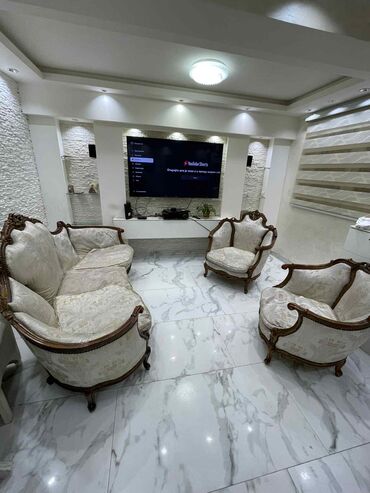 Stilske garniture: Set trosed + dve fotelje – klasični barokni stil u dobrom stanju — 1