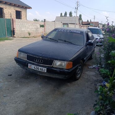 щит прибор на ауди 100: Черный седан Audi, модель 100, с характерным дизайном кузова