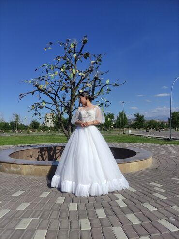прокат платьев бишкек: Свадебное платье, цвет - Айвори