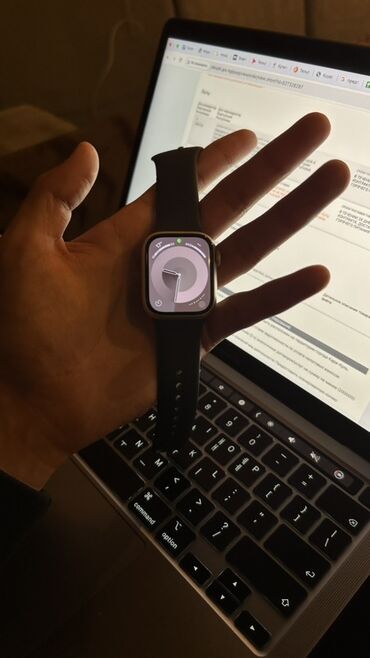Apple Watch: Apple Watch 7 (серия с прямоугольным дисплеем, алюминиевый корпус