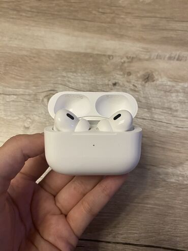 airpods qulaqciq qiymeti: Original Apple AirPods Pro 2 nesil, 2 ay xanim iwledib, tam ideal