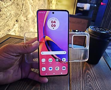 rog phone: Motorola One 5G UW ace, Б/у, 256 ГБ, цвет - Красный, 2 SIM — 1