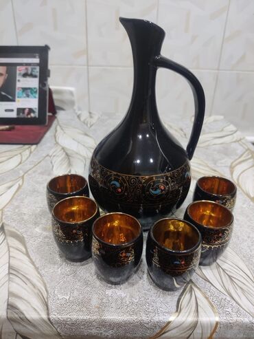 набор ключей купить: Qara keramikadan hazırlanmış şərab/qənnadı likörü dəsti. - Tərkib: 1