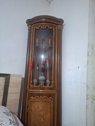 wfaner mebel: Klassik üslubda vitrinli qonaq otağı dolabı dəsti - Material: təbii — 1