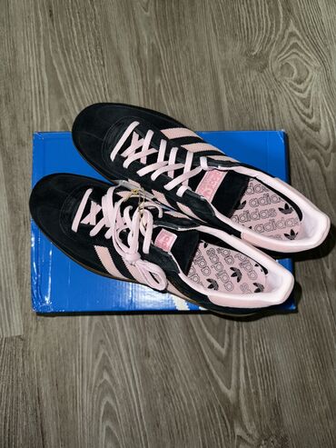 Кроссовки и спортивная обувь: Абсолютно новая пара кед от Adidas купленных в США. Модель: Adidas