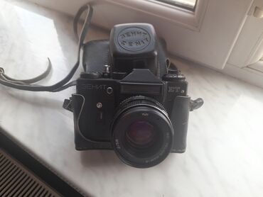 Fotokameralar: Zenit ET analoq fotoaparatı, qara rəngdə. Komplektə fotoaparatın özü lalafo.az -da Fotokameralar: Zenit ET analoq fotoaparatı, qara rəngdə. Komplektə fotoaparatın özü