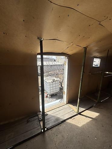 Вагоны: Продается передвижной вагончик. На ходу. Колеса 🛞 хорошие. Дышла есть — 4