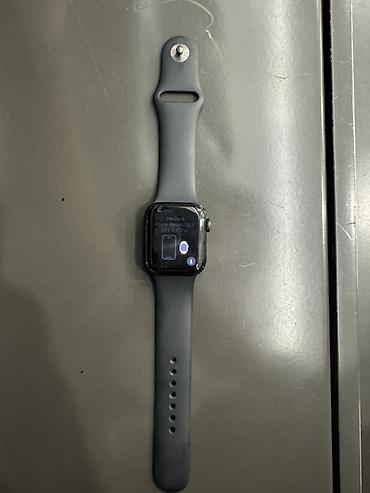 smart tv: Apple Watch (qara rəngli silikon kəmərli) - Model: Apple Watch Series — 4