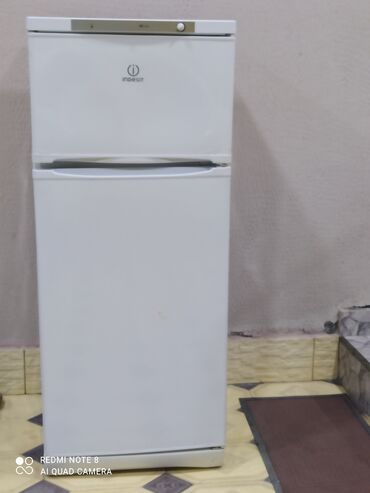 yeni soyducu: İşlənmiş 2 qapılı Indesit Soyuducu Satılır, rəng - Ağ, Dolab içi