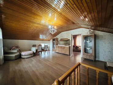 Həyət evləri və villaların satışı: Satılır: həyətli iki mərtəbəli fərdi ev Ünvan təsviri: Şəhər daxili — 17