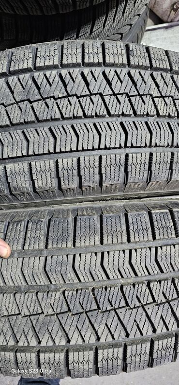 Шины: Шины 225 / 60 / R 16, Зима, Б/у, Пара, Легковые, Япония, Bridgestone