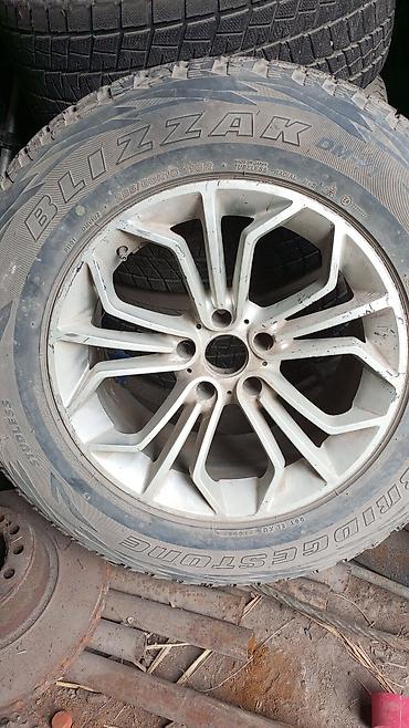 набор щеток: Комплект зимних шин Bridgestone Blizzak DMV2 на литых дисках — 3