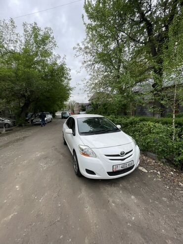 малолитражка авто: Toyota Yaris: 2008 г., 0.5 л, Автомат, Бензин, Седан