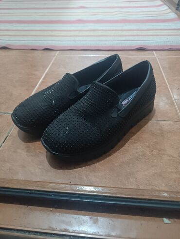 Çəkmələr: Ikinci el ayyagabilar müxtəlif razmerlerde yeniside var içinde. her — 3