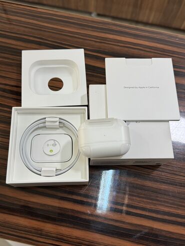 airpods case: İşlənmiş Simsiz (Bluetooth) Qulaqcıqlar, Apple, rəng - Ağ