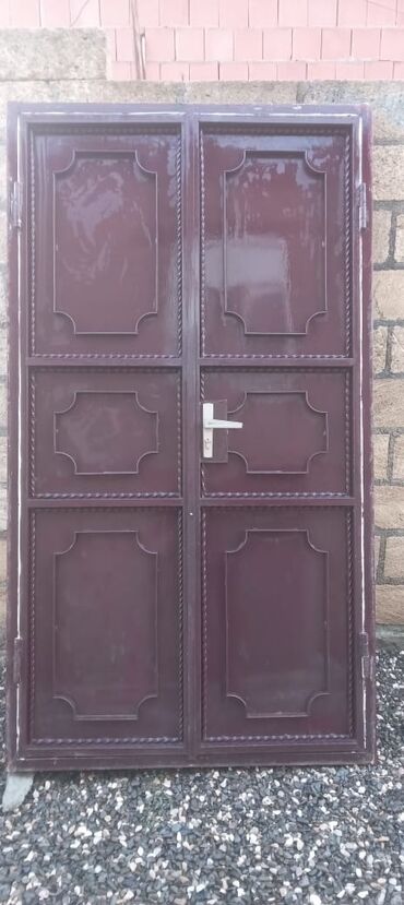 qapi ustu naves: Metaldan hazırlanmış ikiqanadlı giriş qapısı - Material: qalın metal
