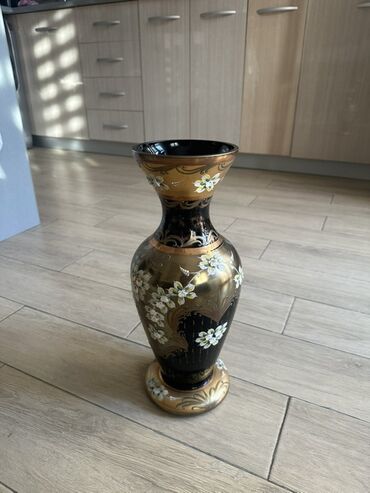 Vazalar: Bir vaza, Bogem şüşəsi
