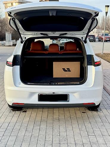 Lixiang: Lixiang L7: 2023 г., 1.5 л, Гибрид, Кроссовер — 8