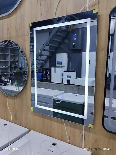 Зеркало с LED‑подсветкой, сенсорным управлением и дисплеем -
