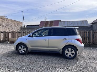 Toyota: Toyota ist: 2002 г., 1.5 л, Автомат, Бензин, Хэтчбэк