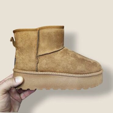 Ugg obuća: Ugg čizmice NOVO

Novo
Brojevi 36 do 41

fb Moja Kupovina 1 — 9