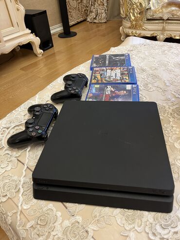 PS4 (Sony Playstation 4): Tecili ps4 satilir, 2 original joystik,yaddas 500gb ve 3 original disk