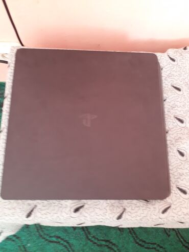 PS4 (Sony Playstation 4): Sony PlayStation 4 (PS4) Slim oyun konsolu Xüsusiyyətlər: - Model — 6