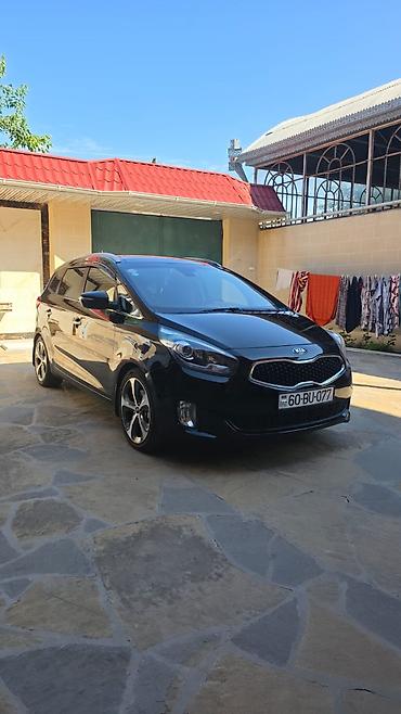 tek oturacaqlar: Kia Carens – 7 yerlik ailəvi miniven Xüsusiyyətlər: - Korpus — 3