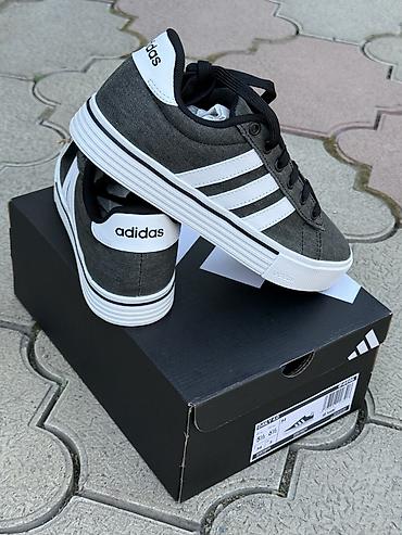одам даром одежду: Adidas Daily 4.0 Оригинал из США. EU 37.5-38, стелька 24 см. Цена 6000 — 3