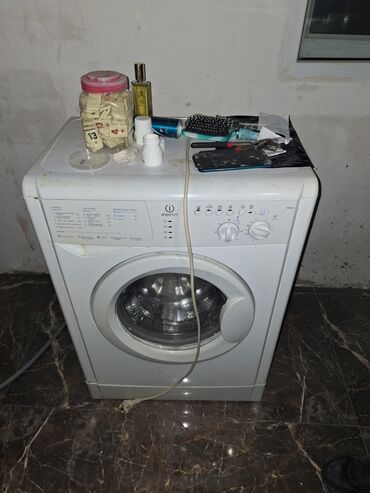 Швейные машины: Indesit önyükləməli paltaryuyan maşın - Ön yükləmə, şüşə lyuklu