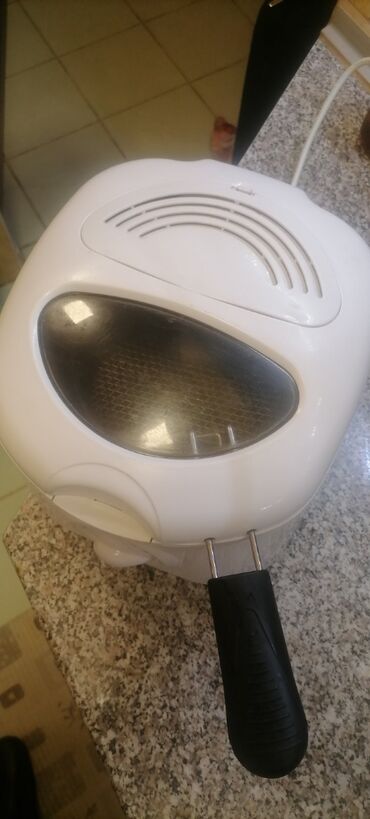 Kaloriferi: Friteza Bono manja kao nova je.
Dobra
 Mirjevo — 2