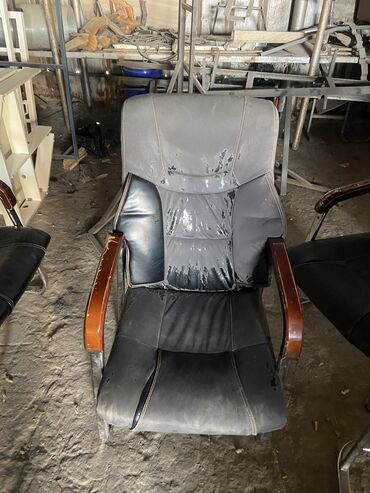 Игровые кресла: Игровое кресло, Б/у, Без колесиков, цвет - Черный, Экокожа — 13