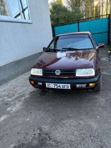 рассрочкага машине алам: Volkswagen Vento: 1992 г., 1.8 л, Механика, Бензин, Седан