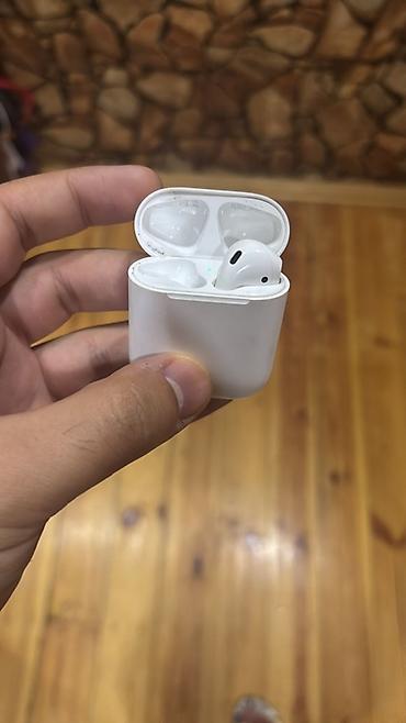 airpods case: Airpods 2 sadece sag gulaqcigi ve case var. Qiymet sondur. Qutusu var — 1