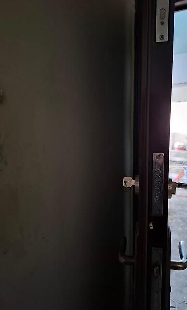 qapın: Ölçüsü 2.05 x 0.86
Ünvan:Z.Əliyeva adına göz klinikasının yanı — 3