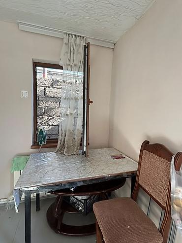 Həyət evləri və villalar: Kirayə verilir Tələbə Qızlara 1 xanım lazımdır Aylıq 100 azn Əlaqə — 5