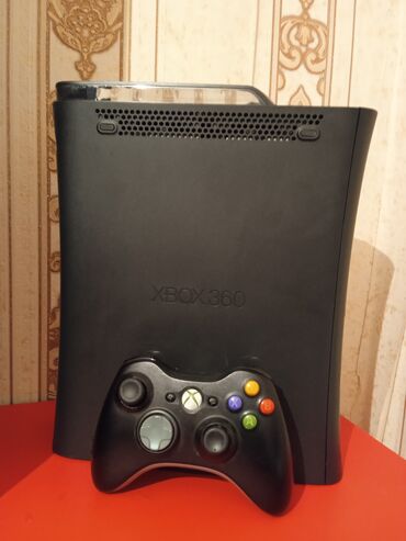 xbox 360 4g: Xbox 360 продаётся,игровая консоль на батарейках, без коробки