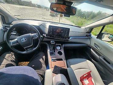 voxy noah: Toyota Sienna: 2021 г., Гибрид, Минивэн — 7