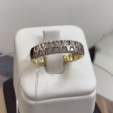 кольцо с брилиантом: Бриллиантовое кольцо из жёлтого золота 585 пробы (вес 4,1 гр) 17,5