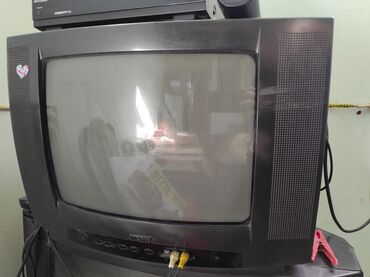 Televizorlar HƏRƏSİ öz tüneriylə birlikdə 60 manat. Biri Vestel