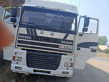 мото зонтик: Тягач, DAF, 2001 г., Тентованный — 2