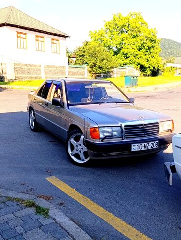 mersedes maşını: Mercedes-Benz 190: 2 l | 1988 il Sedan