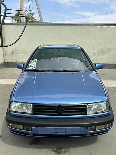 Volkswagen Vento: 1993 г., 1.8 л, Кол менен иштөөчү, Бензин, Седан lalafo.kg да — 3 Volkswagen Vento: 1993 г., 1.8 л, Кол менен иштөөчү, Бензин, Седан — 3
