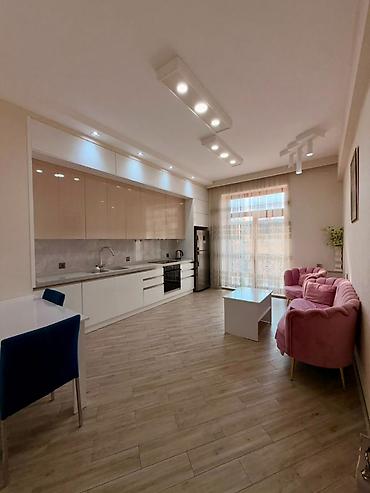 Uzunmüddətli kirayə mənzillər: 📍 AĞ ŞƏHƏR 🏠 2 otaqlı mənzil kirayə verilir 📐 100 m² 🏢 6/7 mərtəbə 💰 — 17